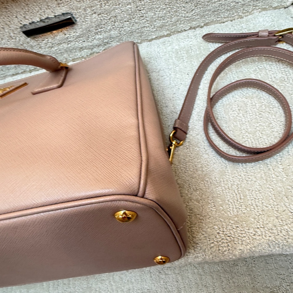 Prada Galleria Handbag in Saffiano Leather in Size Large Beige - Picture 7 of 12